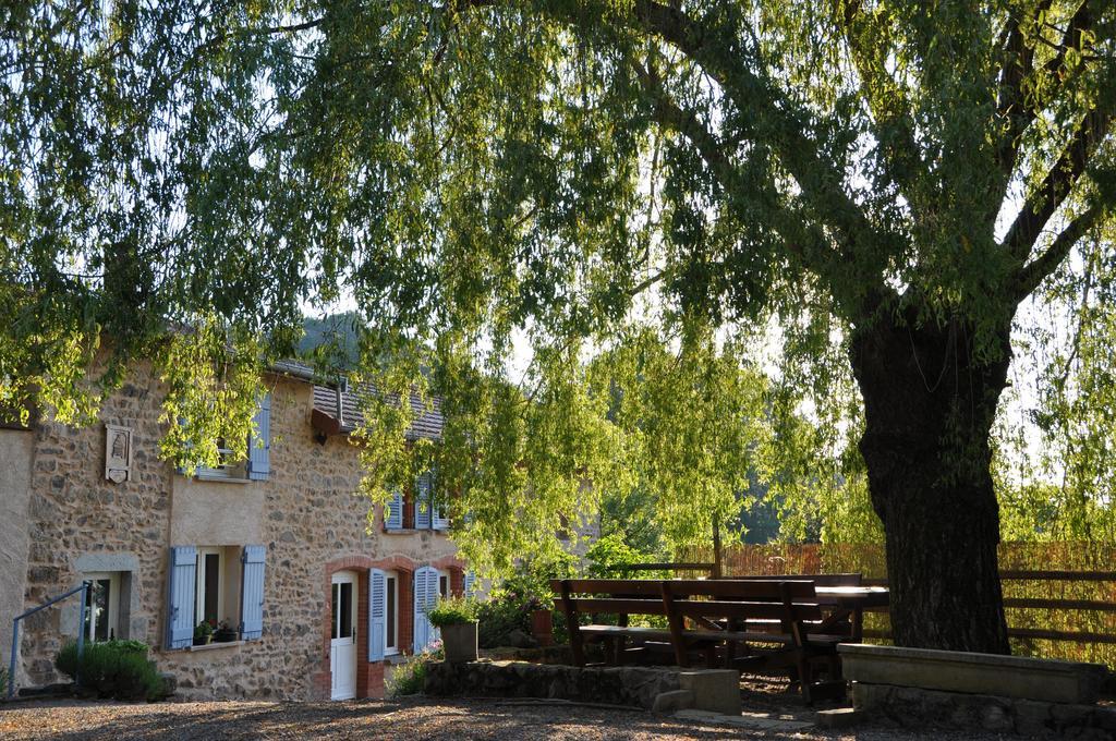 Hotel La Ferme Aux Abeilles Ambierle Esterno foto