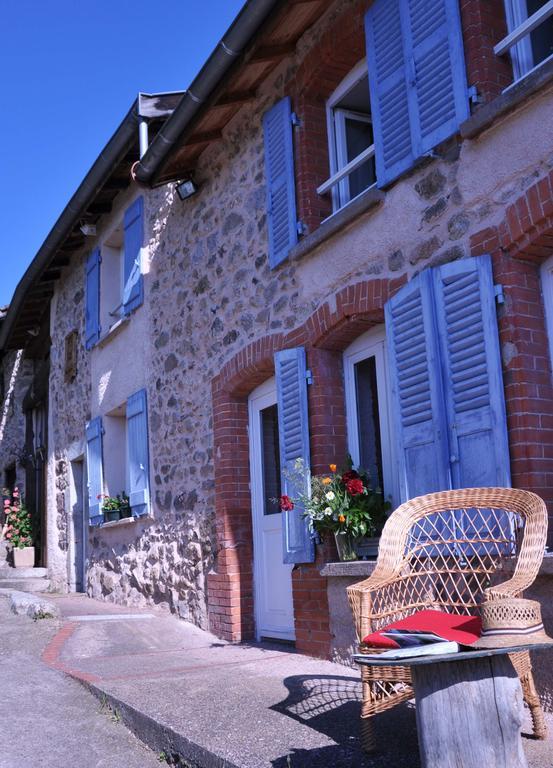 Hotel La Ferme Aux Abeilles Ambierle Esterno foto