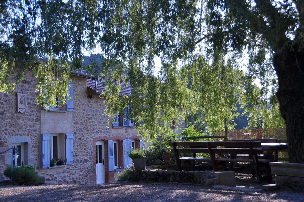 Hotel La Ferme Aux Abeilles Ambierle Esterno foto